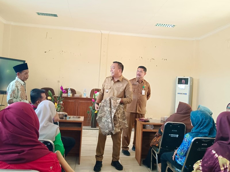 Siap Jadi Brand Ambassador, Bupati Situbondo Dorong Inovasi Batik Lokal