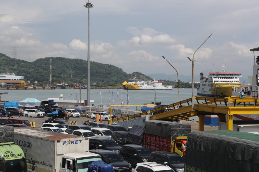 Arus Penyeberangan Nataru di Merak-Bakauheni Lancar dan Terkendali, ASDP Pastikan Armada Kapal Siap Beroperasi