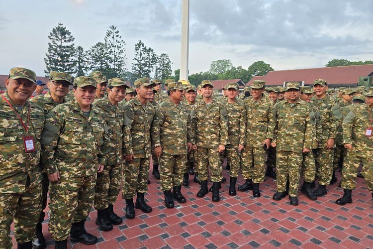 Berbaju Loreng, Prabowo-Gibran Ikuti Latihan Baris-berbaris Bersama Kabinet Merah Putih, Akmil Magelang