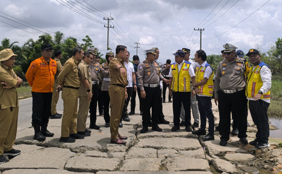 Pasca Banjir, Wabup Husni Thamrin bersama BPJN Tinjau Perbaikan Jalintim Km 83