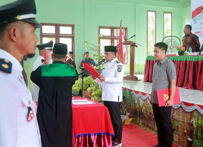 Bupati Zukri Lantik Pj. Kades Sokoi serta Kukuhan Perpanjangan Jabatan Kades dan BPD Kuala Kampar