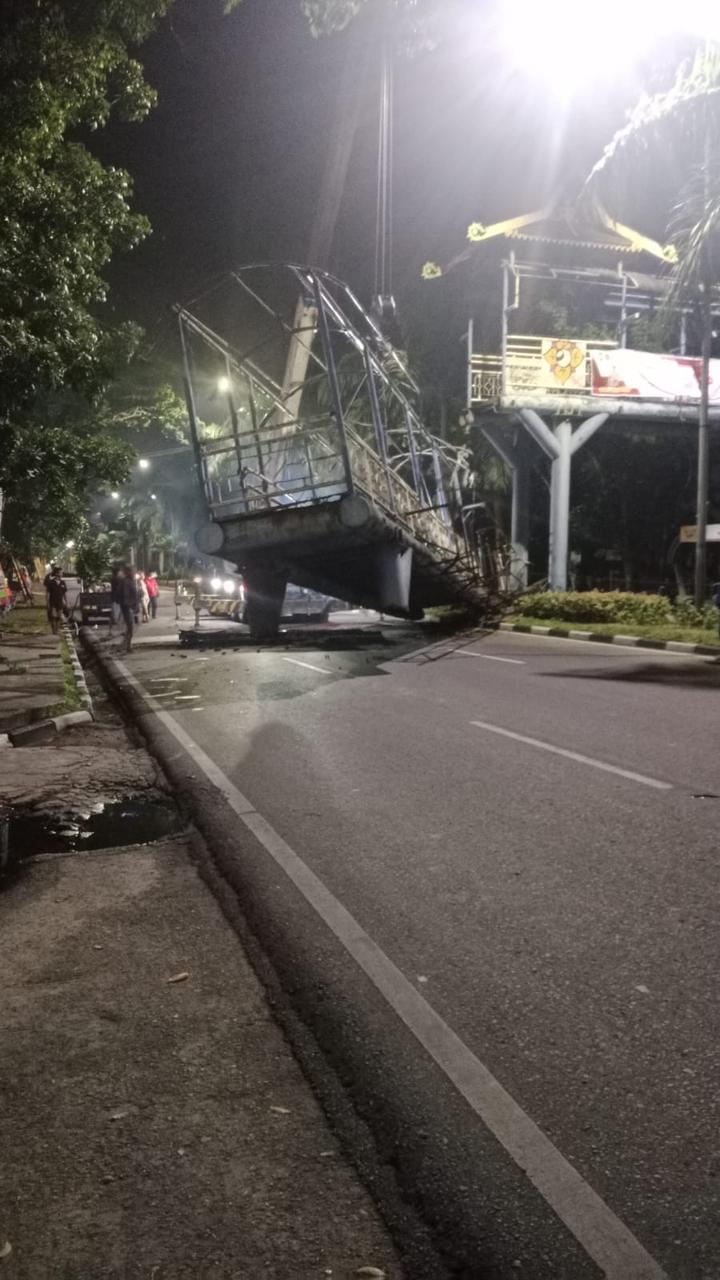Kondisi Tak Layak, Pemko Pekanbaru Bongkar Satu JPO Jalan Jendral Sudirman