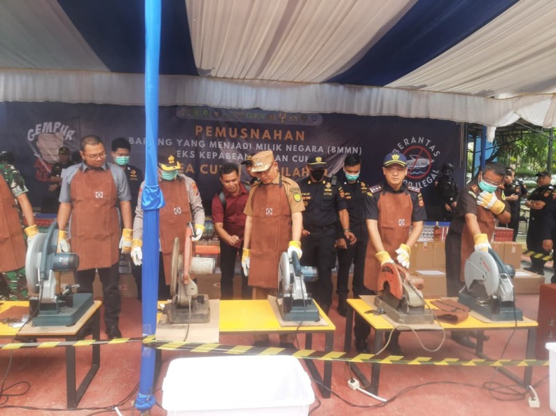 Bupati Inhil Pencegahan Pengedaran Barang Ilegal Masif Dilakukan