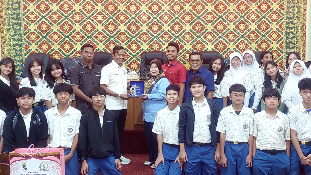 Didik Calon Pemimpin, DPRD Pelalawan Terima Kunjungan Parlemen Siswa SMP Plus Mutiara Harapan
