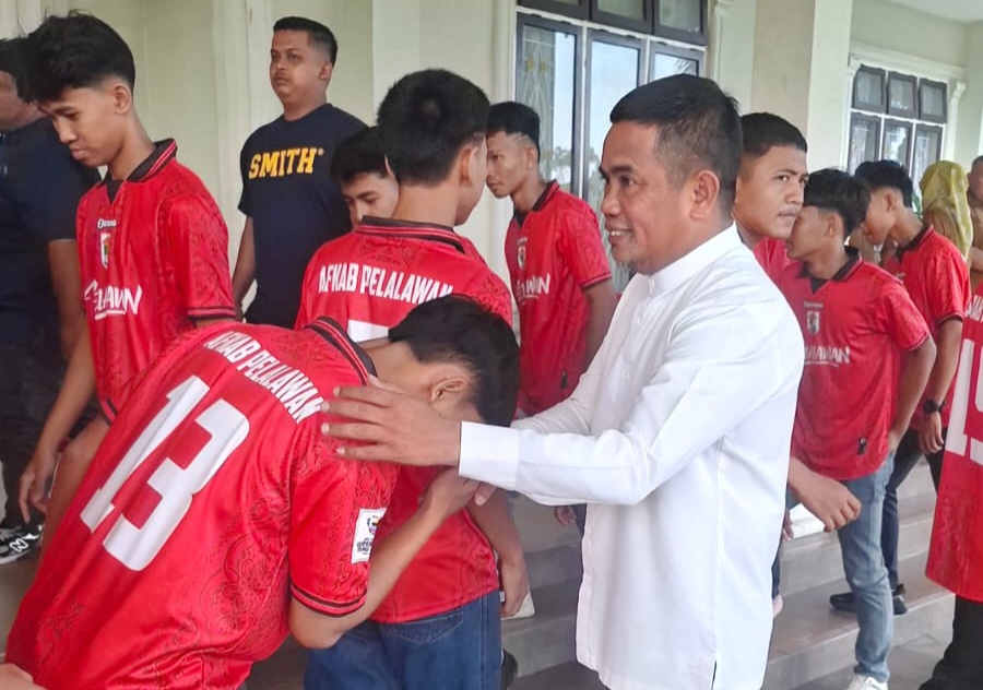 Bupati Zukri Bakar Semangat Tim Futsal Pelalawan Sebelum Berlaga di Piala Gubernur