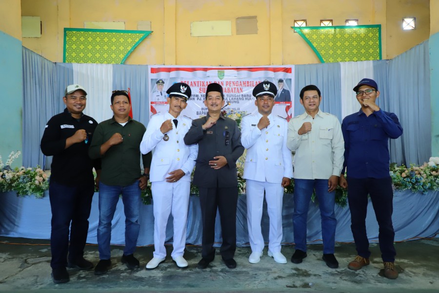 Kadis PMD Dampingi Bupati Inhil Lantik Kades Lahang Hulu dan PAW Desa Sungai Baru