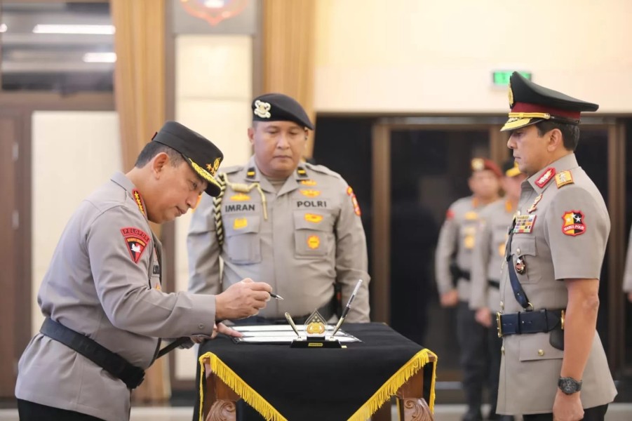 Kapolri Jenderal Listyo Sigit Prabowo Resmi Melantik Komjen Ahmad Dofiri Sebagai Wakapolri