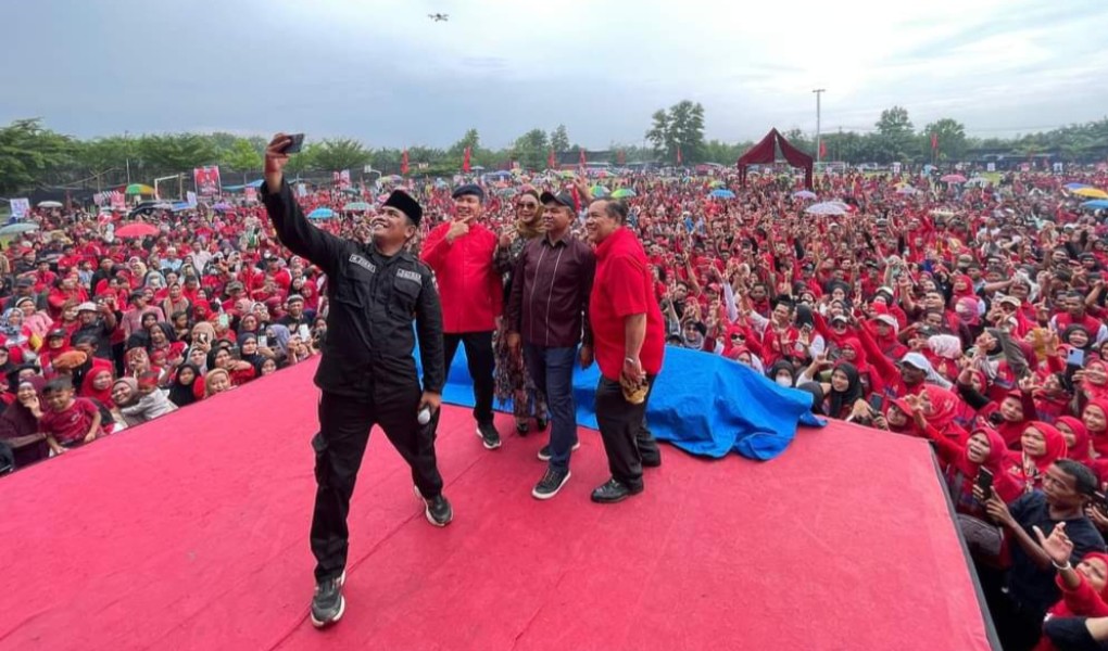 Apel Akbar PDIP, Belasan Ribu Relawan Siap Menangkan Zukri-Tamrin dan Abdul Wahid-SF Hariyanto