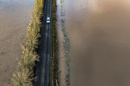 Bencana Banjir Kepung Inggris: Transportasi Lumpuh, Ribuan Orang Terjebak