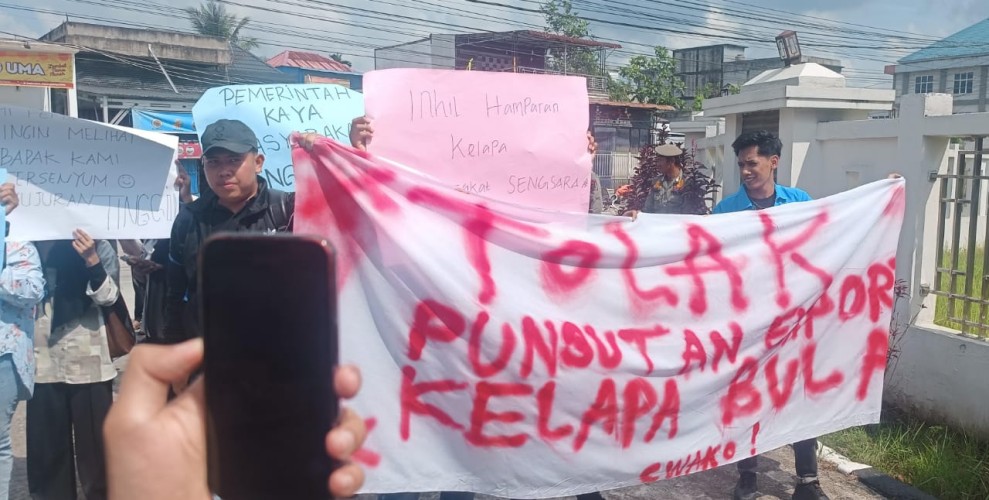 Petani dan IKAMI Gelar Demontrasi Tolak Pungutan Ekspor Kelapa, Acang: Mohon Kebijak PE Tidak Diberlakukan