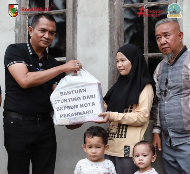 BKPSDM Kota Pekanbaru Memberikan Bantuan Asuh untuk Anak Stunting di Kelurahan Lembah Damai