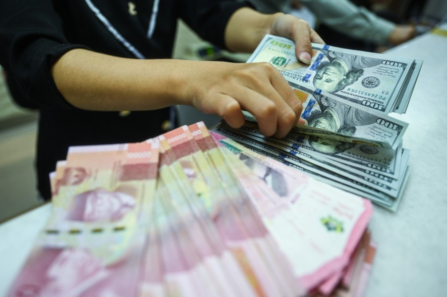 Rupiah Tertekan ke Level Terendah Usai Tarif Resiprokal Trump