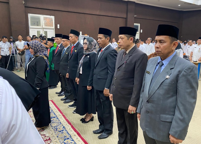 Lantik Tujuh Pejabat Eselon II dan Direktur BPR Dana Amanah, Bupati Zukri: Kerja Keras, Cerdas dan Ikhlas
