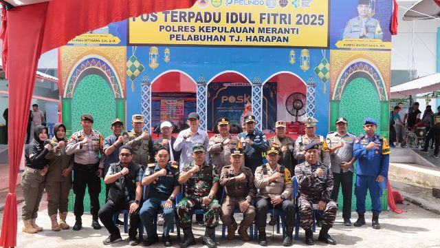 Kapolres Kep Meranti bersama Bupati Tinjau Pos Pengamanan Pelabuhan Selat Panjang