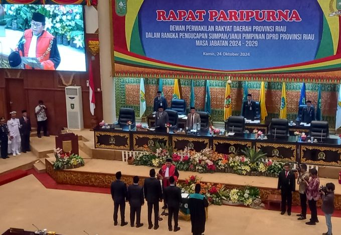 Empat Pimpinan DPRD Riau Dilantik, KD PDIP Resmi Jabat Ketua DPRD Riau 2024 – 2029