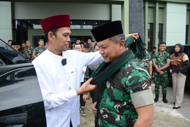 Tausiyah Ustadz Abdul Somad Bersama Keluarga Besar Korem 031/ Wira Bima