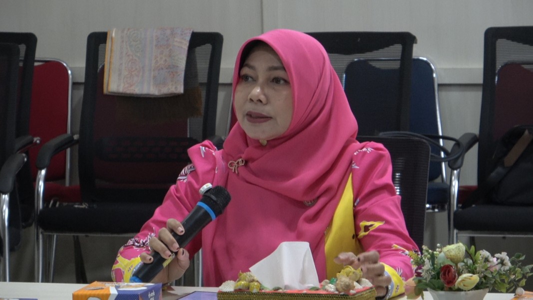 Pimpin Rapat, Ketua Dekranasda Inhil Katerina Susanti Fokuskan Pengembangan Motif Batik Lokal