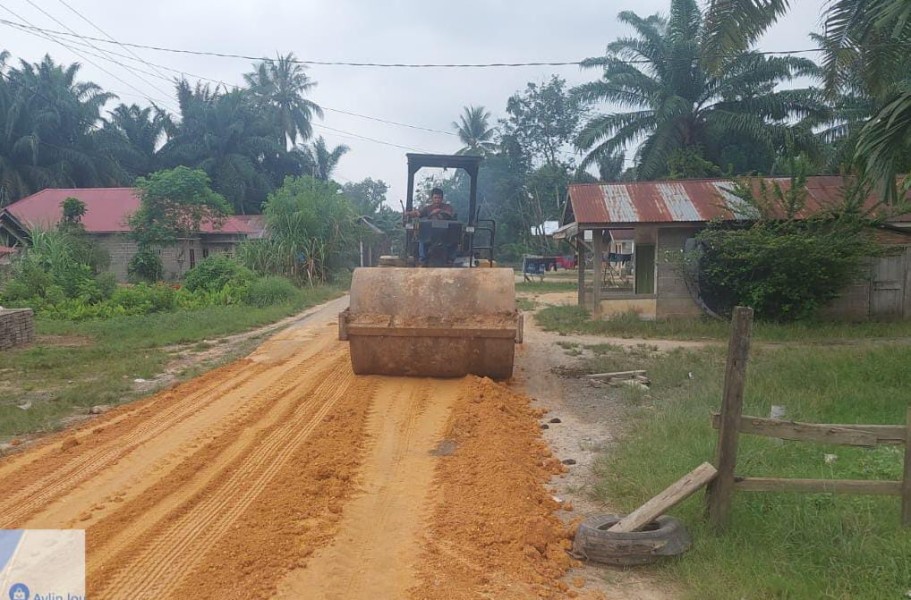 Sabtu Pradansyah Sinurat: Perbaikan Jalan di Desa Untuk Mudahkan Warga Gunakan Hak Pilih di Pilkada