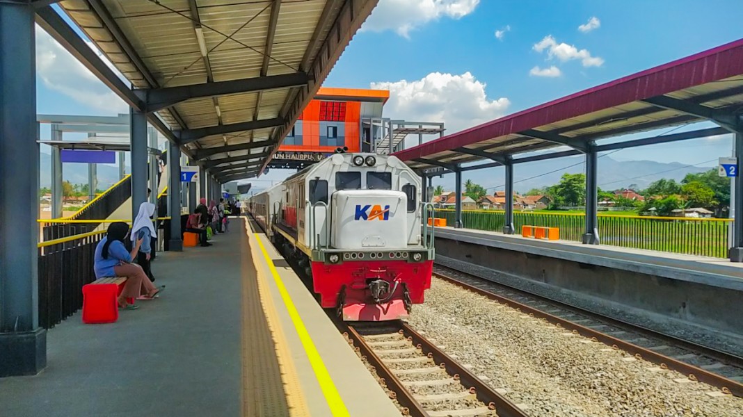 Top 10 Stasiun KAI Paling Ramai selama Liburan Nataru 2024/2025: Posisi Bandung Terungkap