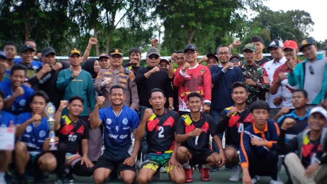 Bupati Kepulauan Meranti Tutup Turnamen Bola Voli dan Mini Soccer di Kecamatan Tebing Tinggi Barat