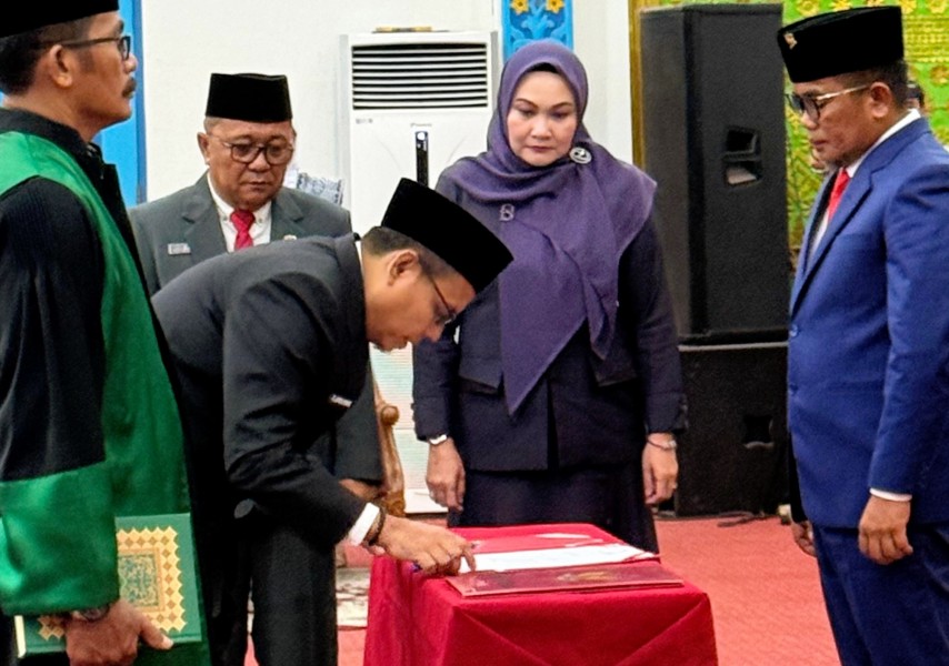 Tengku Zulfan Resmi Jabat Sekda Definitif, Bupati Pelalawan Tekankan Soal Ini