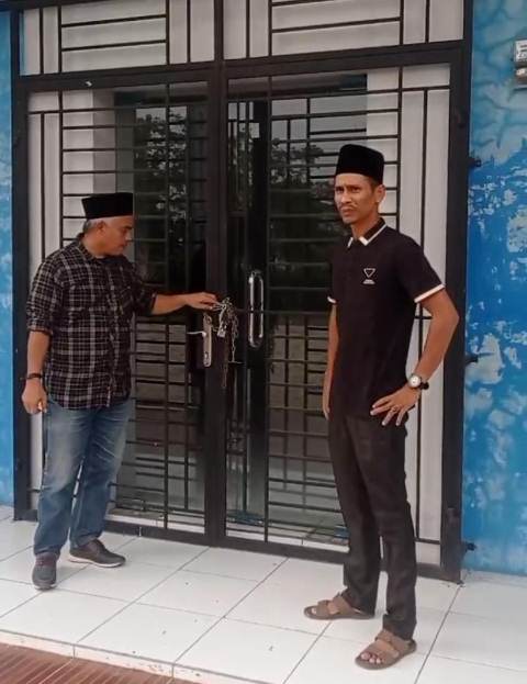 Plt Ketua PWI Pelalawan Segel Kantor PWI di Gedung Jurnalis Pemda Pelalawan