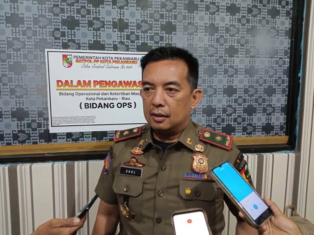 Satpol PP Pekanbaru Larang Warga Berdagang dan Parkir di Trotoar Jalan