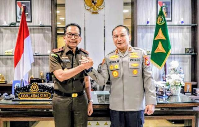 Lanjutkan Komitmen dan Sinergi Kelembagaan, Kajati Riau Menerima Kunjungan Kepala Kepolisian Daerah Riau