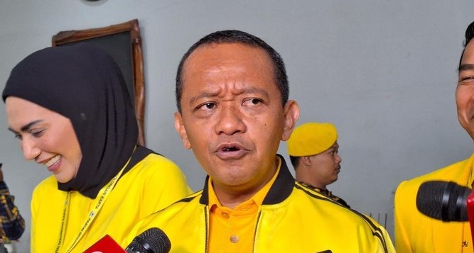 Tren Pejabat Naik Transportasi Umum: Merakyat atau Sekadar Pencitraan