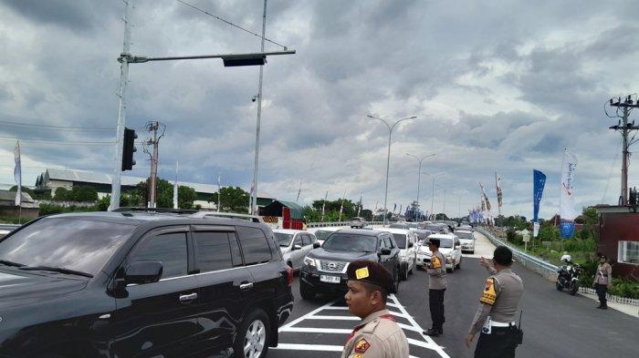 Libur Panjang, Antrean Kendaraan Mengular di Exit Tol Klaten