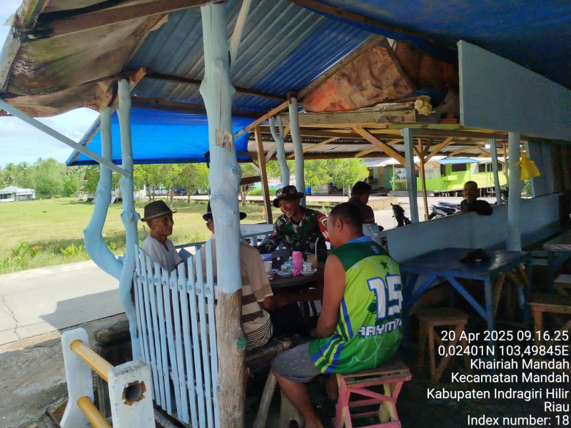 Babinsa Koramil 08/Mandah Himbau Warga Waspadai Perubahan Cuaca Ekstrem