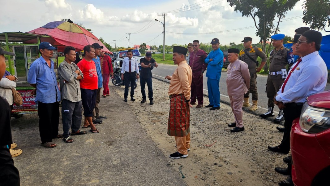 Warung Liar di Sepanjang Jalan Arah Perkantoran Bhakti Praja Pangkalan Kerinci Akan Ditertibkan