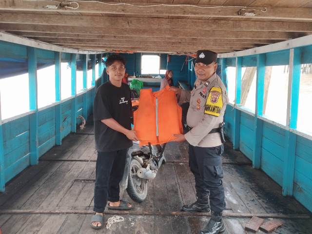 Kapolsek Rangsang Pastikan Keamanan Pelabuhan dan Transportasi Laut Saat Arus Mudik Imlek 2025 Berlangsung