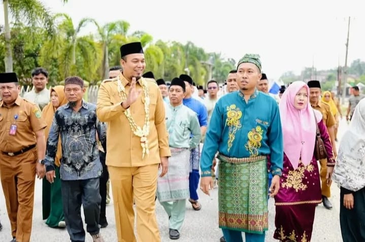 Kehadiran Bupati Inhu Menjadi Momen Spesial di HUT ke-44 Desa Titian Resak