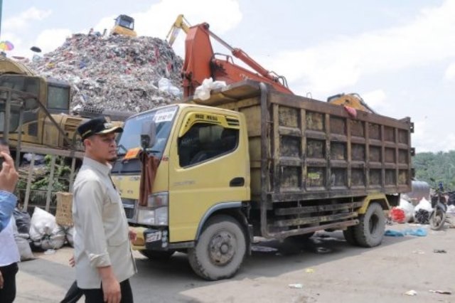 Pemasangan Membran di TPA Muara Fajar Tetap Berjalan Tanpa Ganggu Operasional