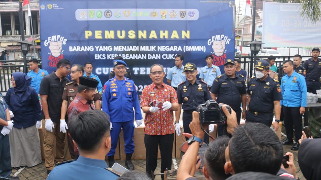 Bupati Inhil Hadiri  Pemusnahan Barang Ilegal Senilai 7 Miliar Hasil Penindakan Bea Cukai
