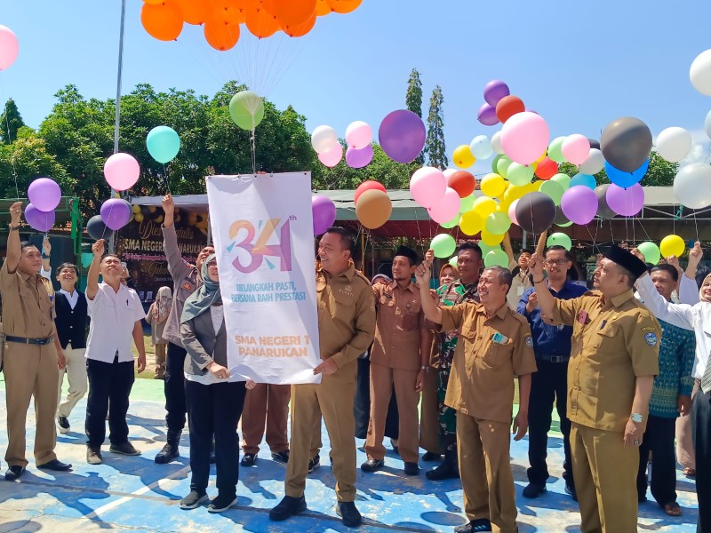 Bupati Situbondo Minta Hapus Stigma Siswa Nakal di HUT SMAN 1 Panarukan