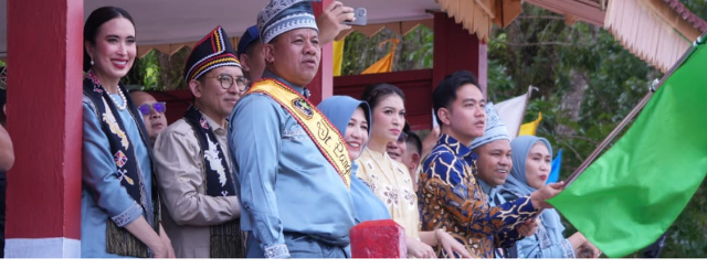 Wapres Gibran Lepas Hilir Pertama, Tanda Dimulainya Festival Pacu Jalur 2025 di Tepian Narosa
