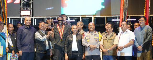 Malam Puncak Penutupan Pacu Jalur Kharisma Event Nusantara 2025 Berlangsung Meriah di Tepian Narosa