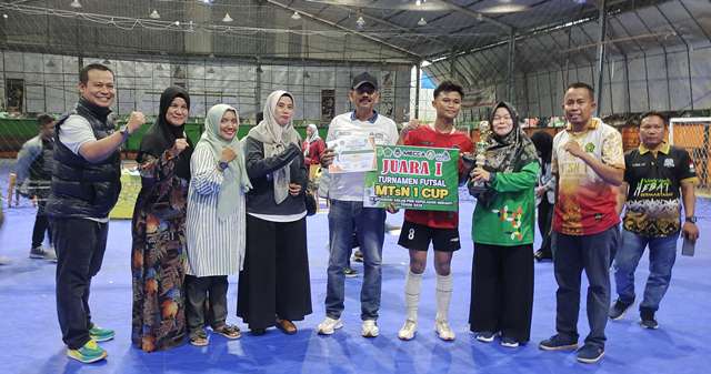 Buka Turnamen Futsal MTs Negeri 1 Cup, Wabup Muzamil Apresiasi Askab PSSI Meranti dan MTsN 1 Tebingtinggi