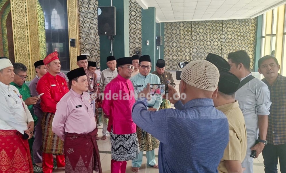 Tanggapi Polemik Absensi Salat Berjamaah ASN, Bupati Zukri: Tanggungjawab Saya Mengajak pada Kebaikan