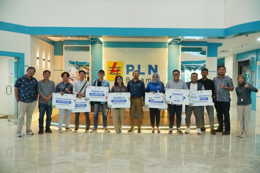 PLN Batam Serahkan Hadiah Lomba Menulis Feature dan Foto Nasional