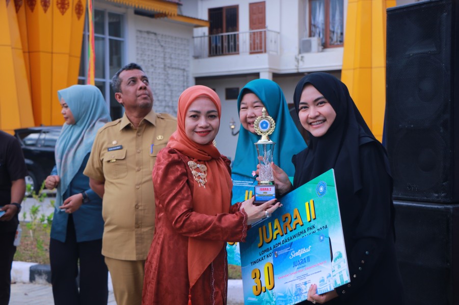 Pj Ketua TP PKK Pekanbaru Beri Selamat  Kepada Pemenang Lomba di Kreatif Expo Wisata Halal Pekanbaru