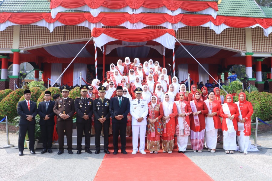 Dandim 0314/Inhil Hadiri Upacara Pengibaran Bendera HUT ke-81 RI