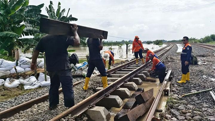 Banjir Grobogan: Perjalanan Kereta Api Terganggu, PT KAI Alihkan dan Batalkan Beberapa Rute