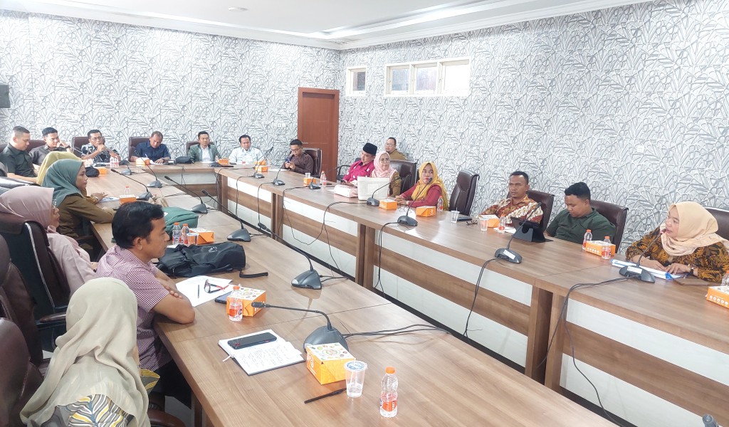 Kadisdik dan Kepala UPT Riau Absen, RDP Bahas SPMB Pelalawan Berlangsung Alot