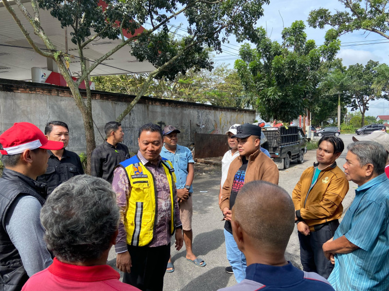 Pemko Kerahkan Seluruh Personel untuk Tangani Sampah yang Menumpuk