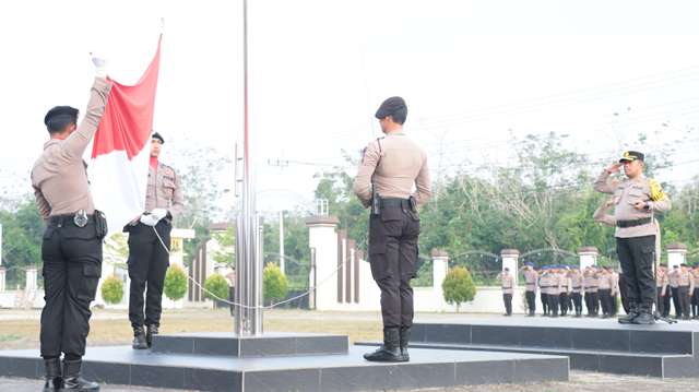 Upacara Hari Kesadaran Nasional untuk Memupuk Disiplin anggota di Polres Kep Meranti