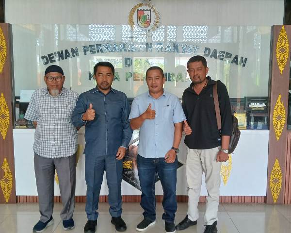 Mempererat Hubungan antar Media dengan Perss Manajemen Harian Vokal Kunjunggi Fraksi PAN DPRD Pekanbaru