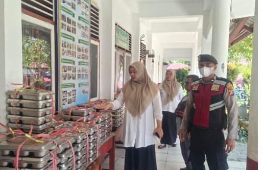 SPPG Yayasan Kemala Bhayangkari Inhil Dampingi Distribusi Makanan Bergizi Gratis